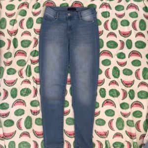 Celebrity pink and white wash size 3/26.